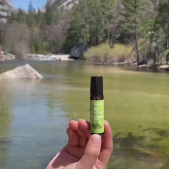 How to use 100% natural and pure peppermint oil blended with sweet almond oil during travel